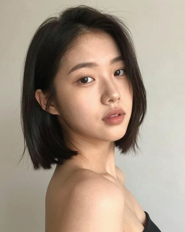 The same woman before and after a hime cut: before